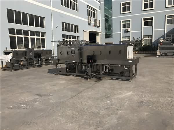 托盘式洗箱机价格,环速提供免费试机 带设备回工厂 托盘式洗箱机价格,环速提供免费试机 带设备回工厂